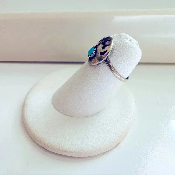 Sterling Silver Vintage Native Bear Claw Turquoise Ring - Picture 3 of 5